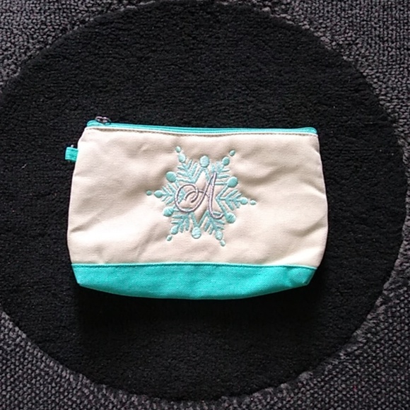 Holiday Mini Zipper Pouch!❤️ - Picture 1 of 4